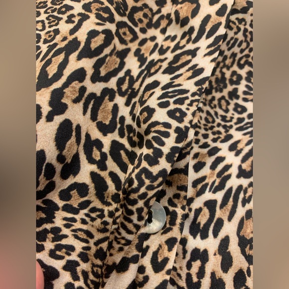 Tahari Leopard Animal Print Shirt Draped Sleeveless Blouse Women’s Size Medium. - Picture 8 of 11